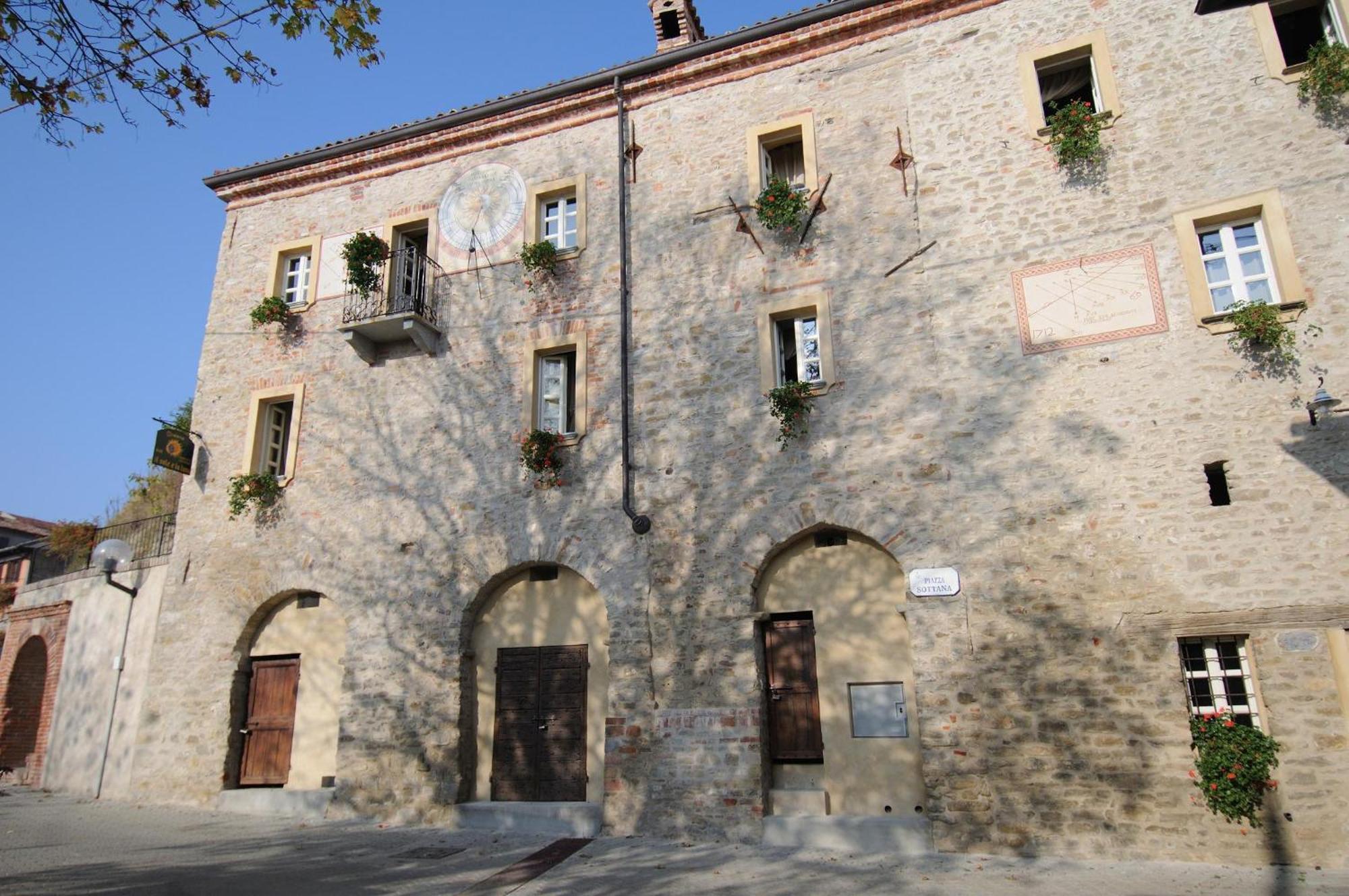 Dimora Storico Romantica Il Sole E La Luna Cerretto Langhe ภายนอก รูปภาพ